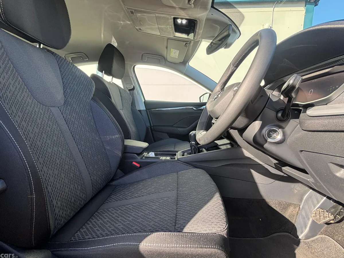 Skoda Octavia Saloon, Diesel, 2024, Grey
