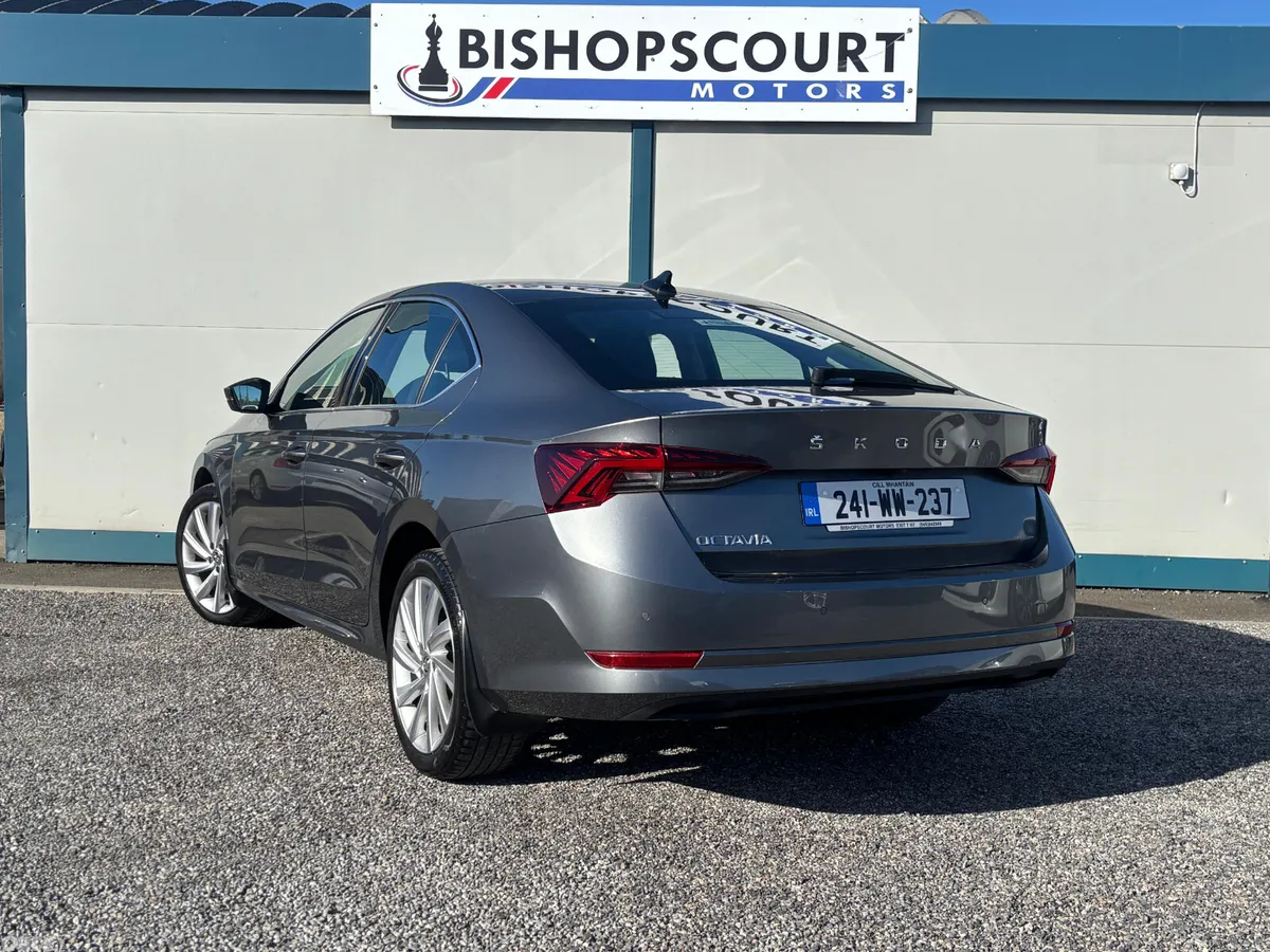 Skoda Octavia Saloon, Diesel, 2024, Grey
