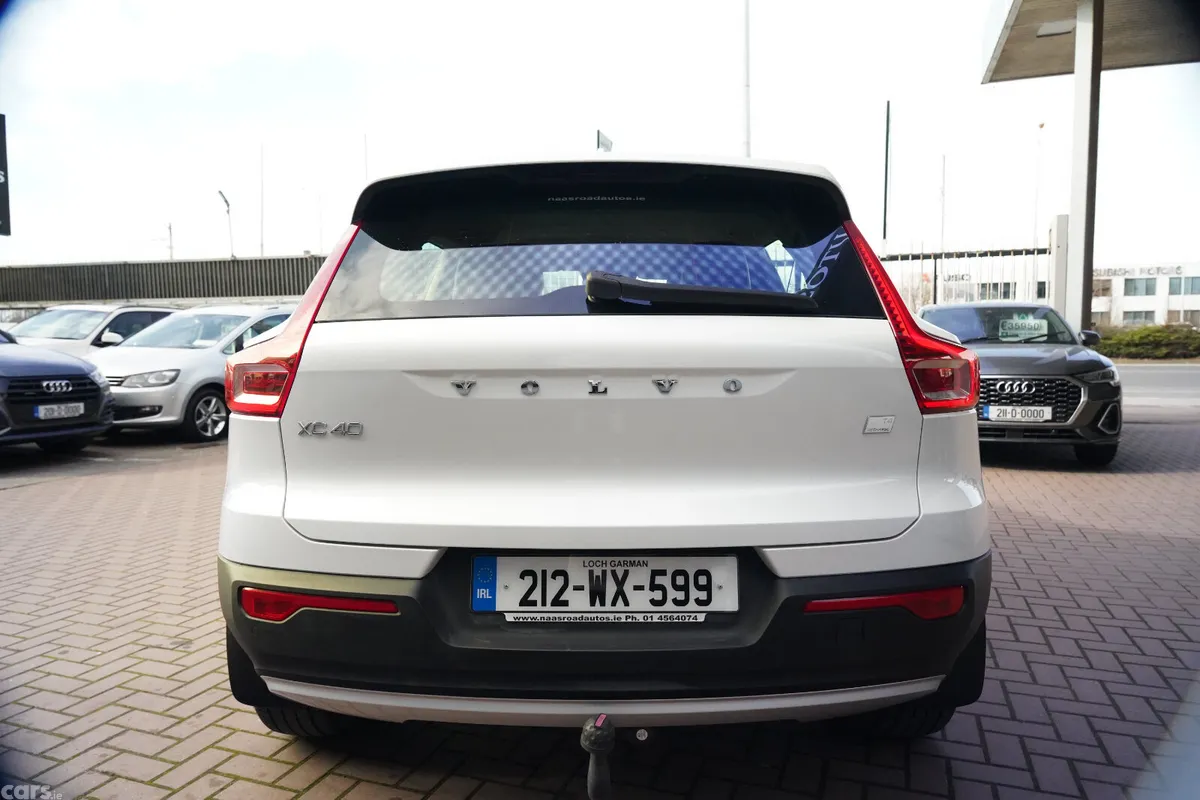 Volvo XC40 Estate/Jeep, Petrol Plug-in Hybrid, 2021, White