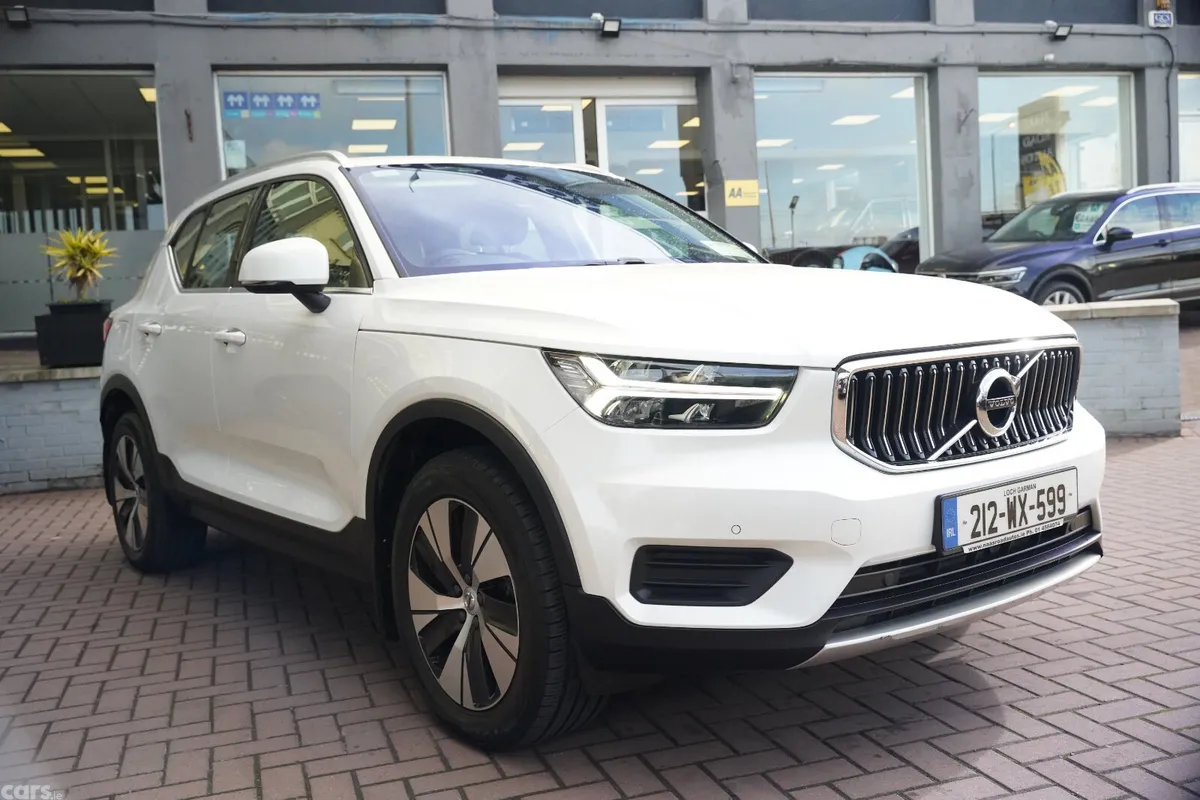 Volvo XC40 Estate/Jeep, Petrol Plug-in Hybrid, 2021, White