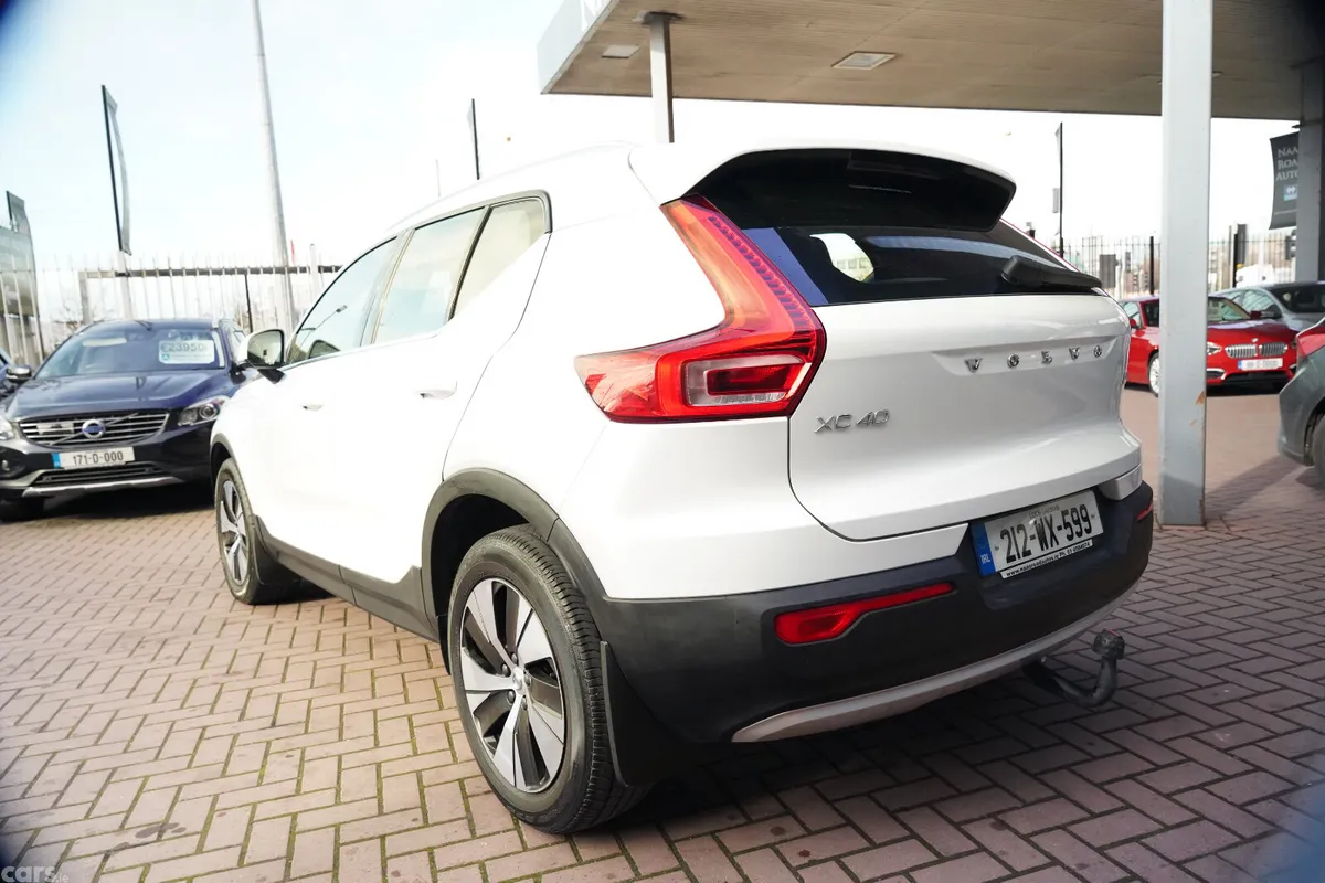 Volvo XC40 Estate/Jeep, Petrol Plug-in Hybrid, 2021, White