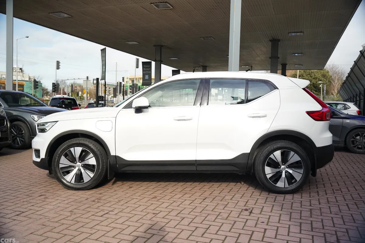 Volvo XC40 Estate/Jeep, Petrol Plug-in Hybrid, 2021, White