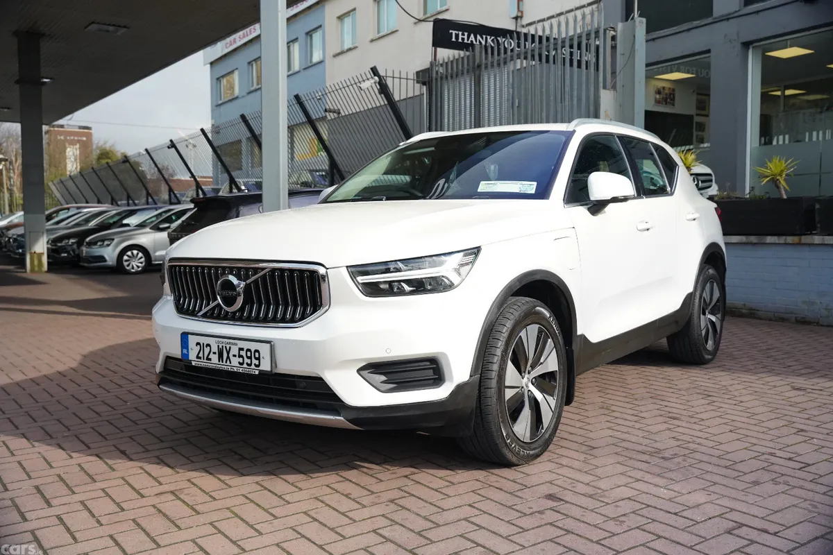 Volvo XC40 Estate/Jeep, Petrol Plug-in Hybrid, 2021, White