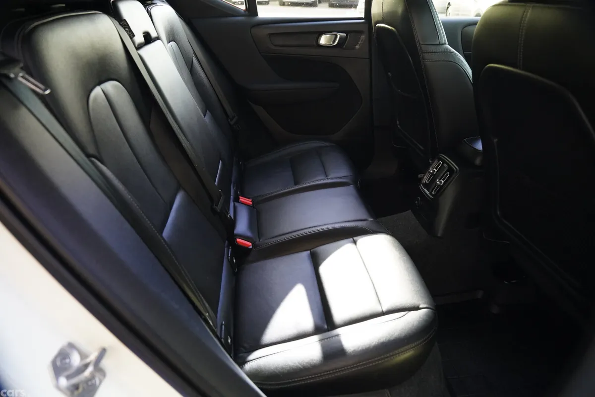 Volvo XC40 Estate/Jeep, Petrol Plug-in Hybrid, 2021, White