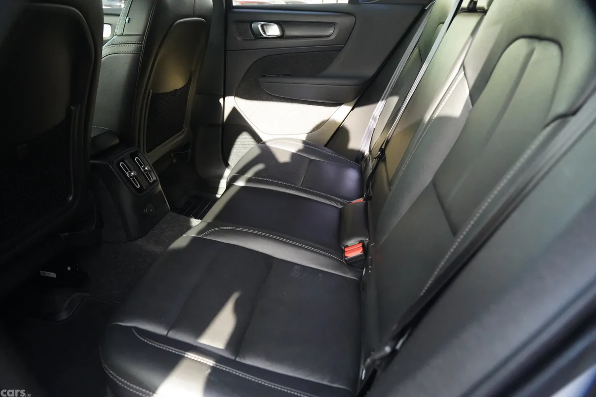 Volvo XC40 Estate/Jeep, Petrol Plug-in Hybrid, 2021, White