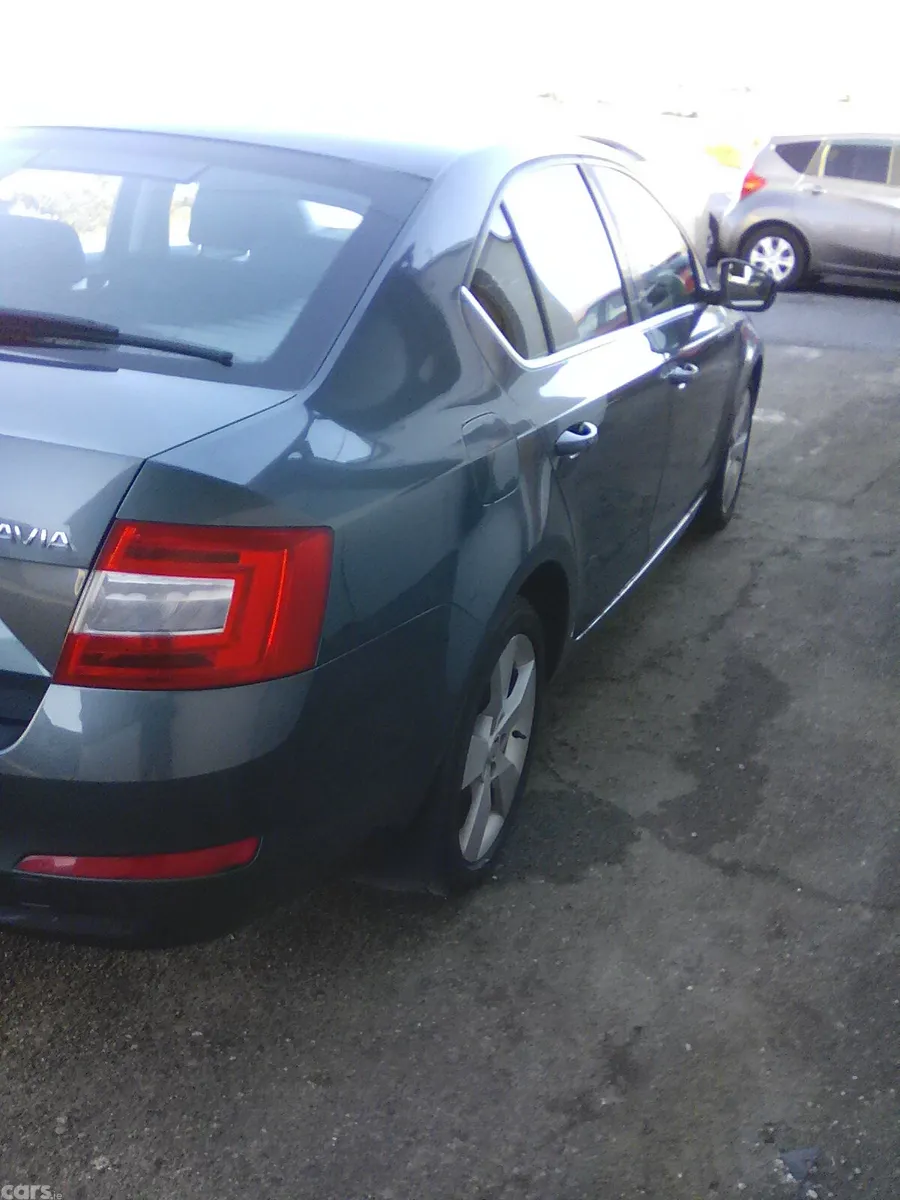 Skoda Octavia Saloon, Diesel, 2016, Grey