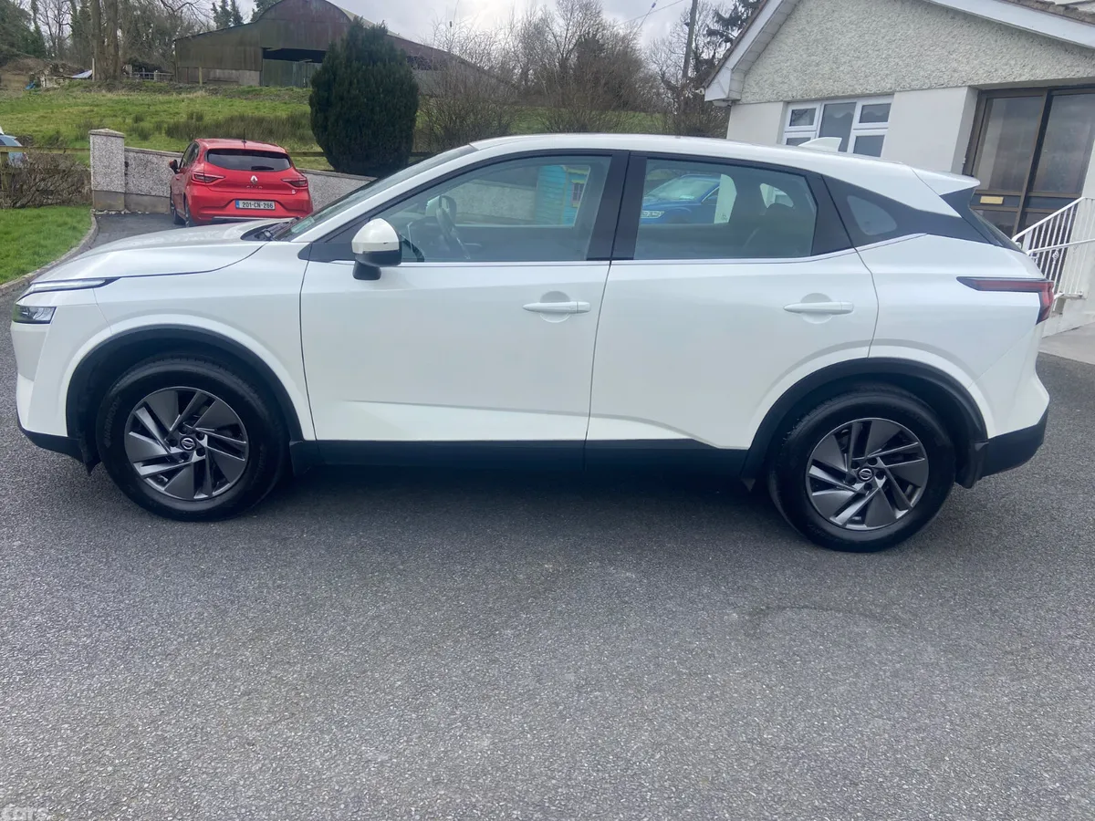 Nissan Qashqai MPV, Petrol, 2022, White
