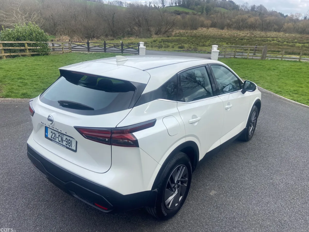 Nissan Qashqai MPV, Petrol, 2022, White