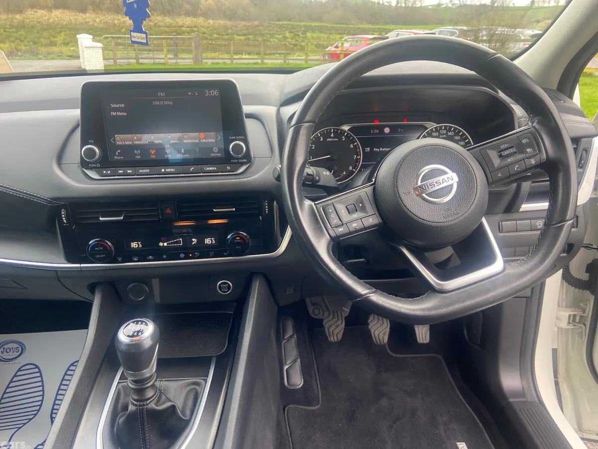 Nissan Qashqai MPV, Petrol, 2022, White