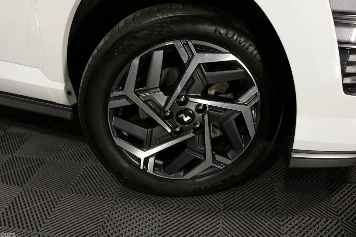 Hyundai KONA MPV, Petrol, 2025, White