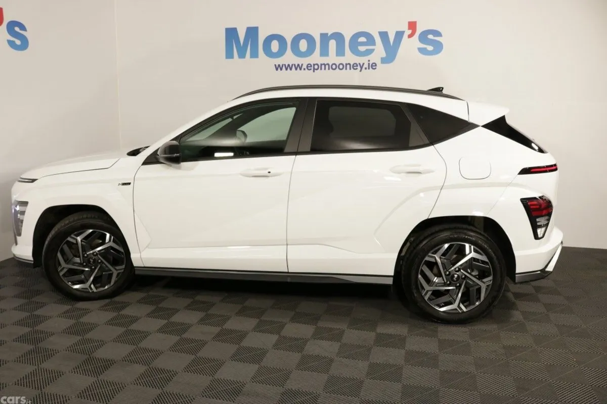 Hyundai KONA MPV, Petrol, 2025, White
