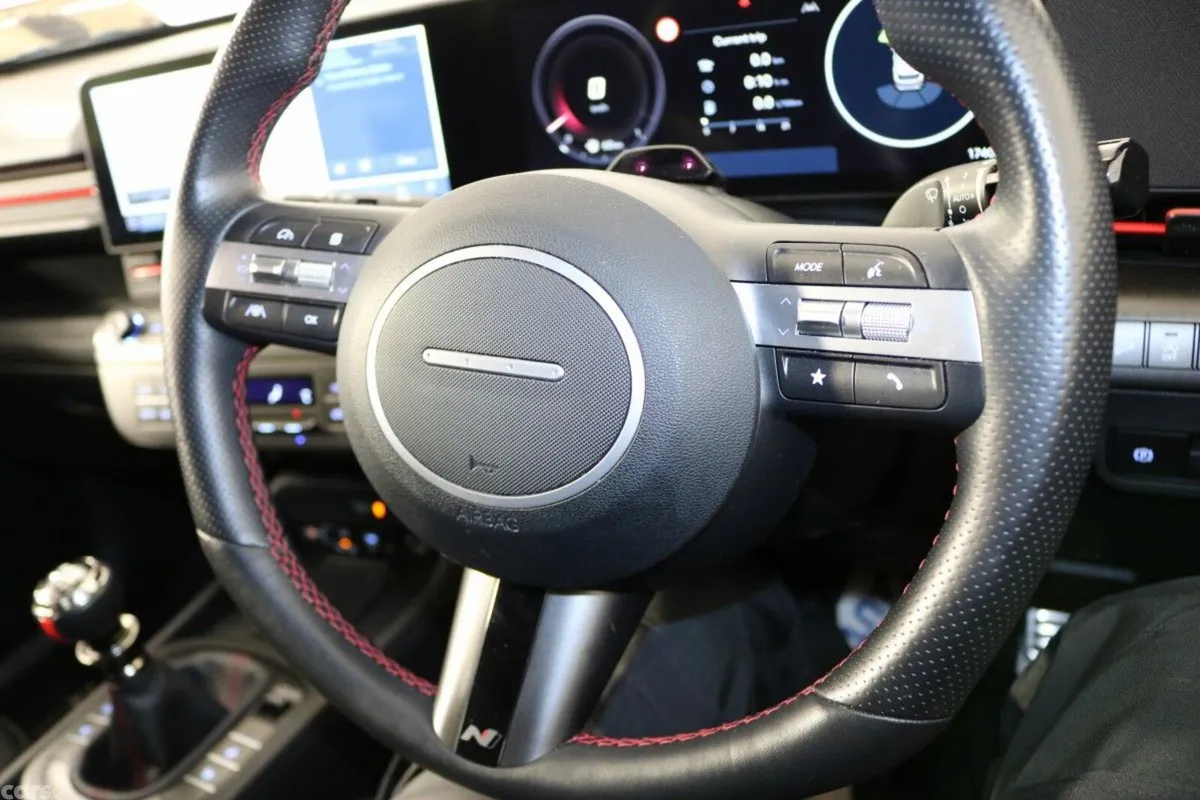 Hyundai KONA MPV, Petrol, 2025, White