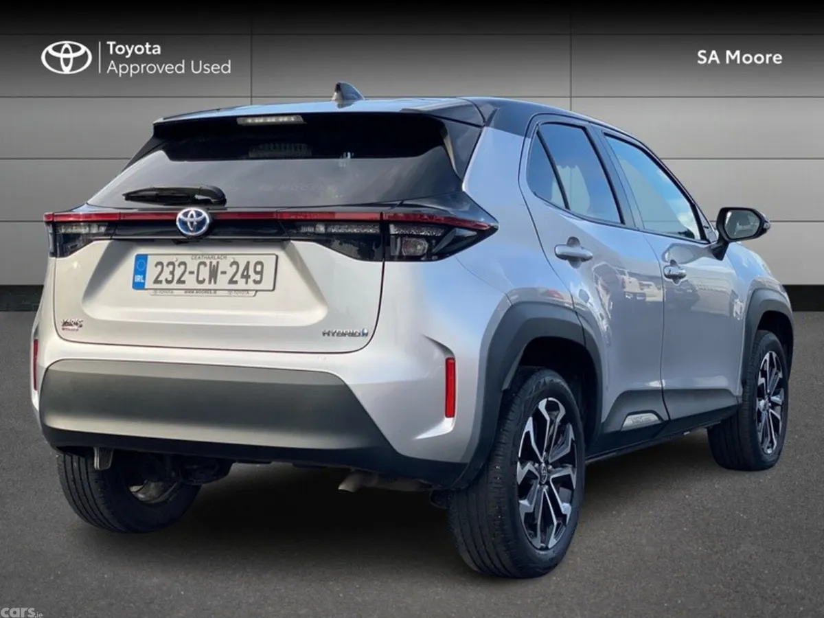 Toyota Yaris Cross Hatchback, Petrol Hybrid, 2023, Silver