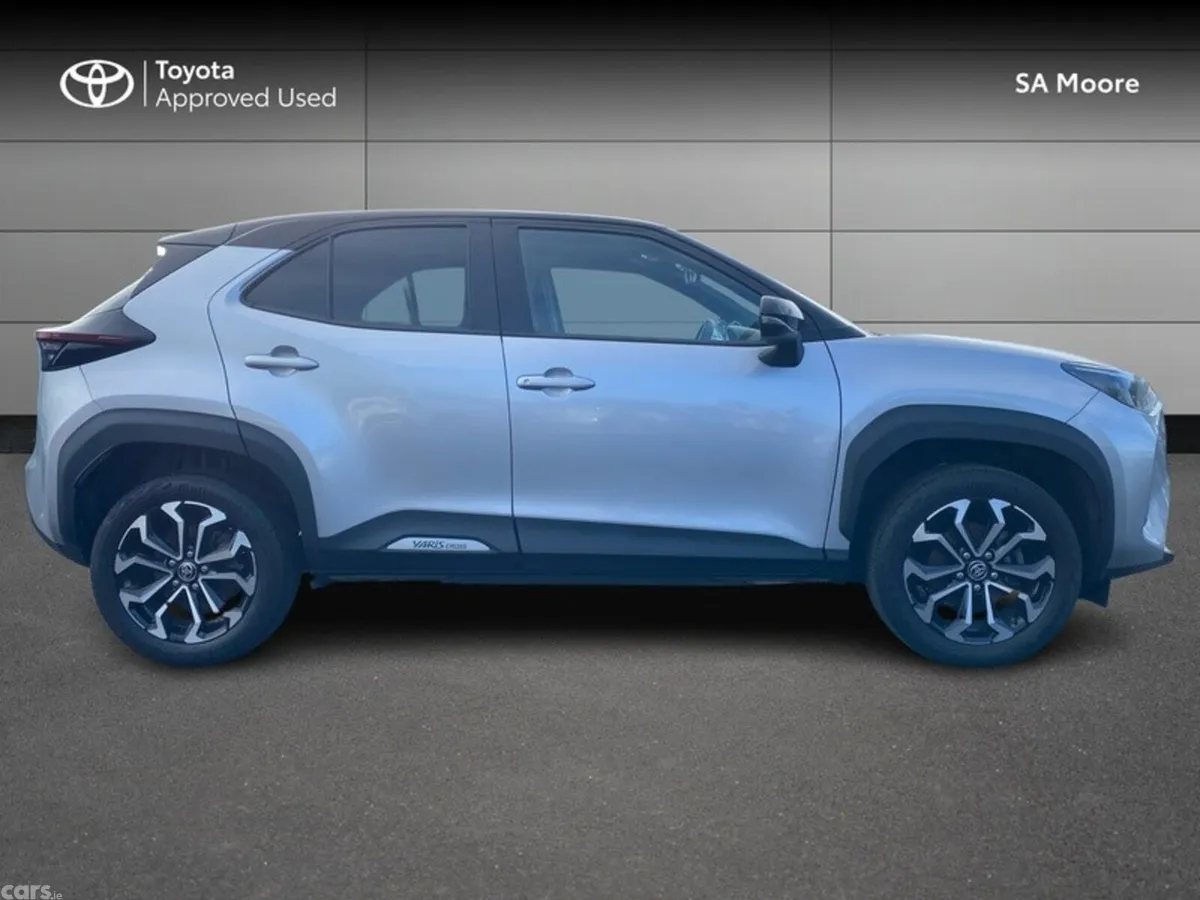 Toyota Yaris Cross Hatchback, Petrol Hybrid, 2023, Silver