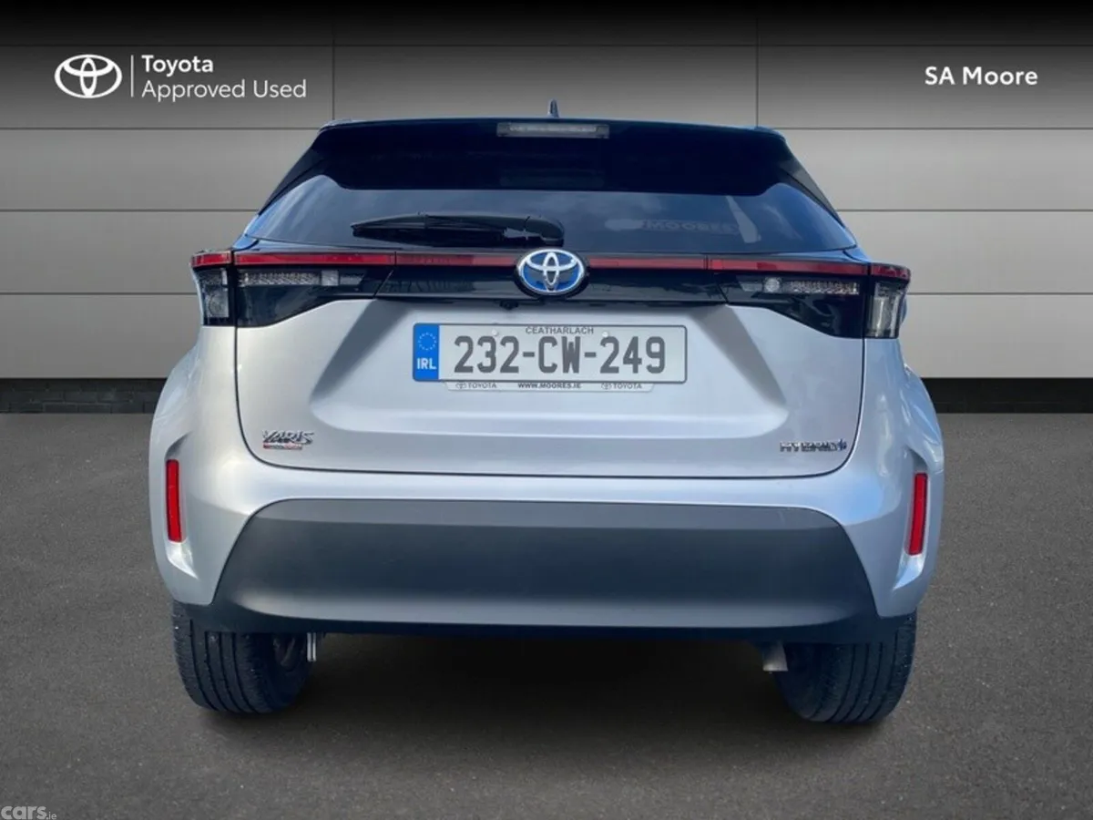 Toyota Yaris Cross Hatchback, Petrol Hybrid, 2023, Silver