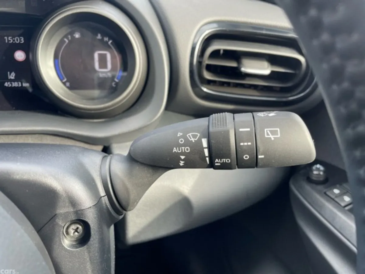 Toyota Yaris Hatchback, Petrol Hybrid, 2023, Black