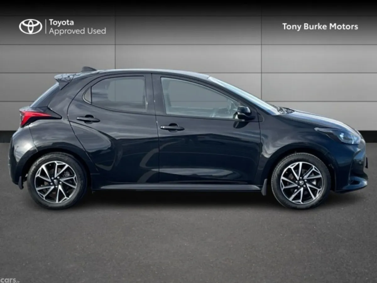 Toyota Yaris Hatchback, Petrol Hybrid, 2023, Black