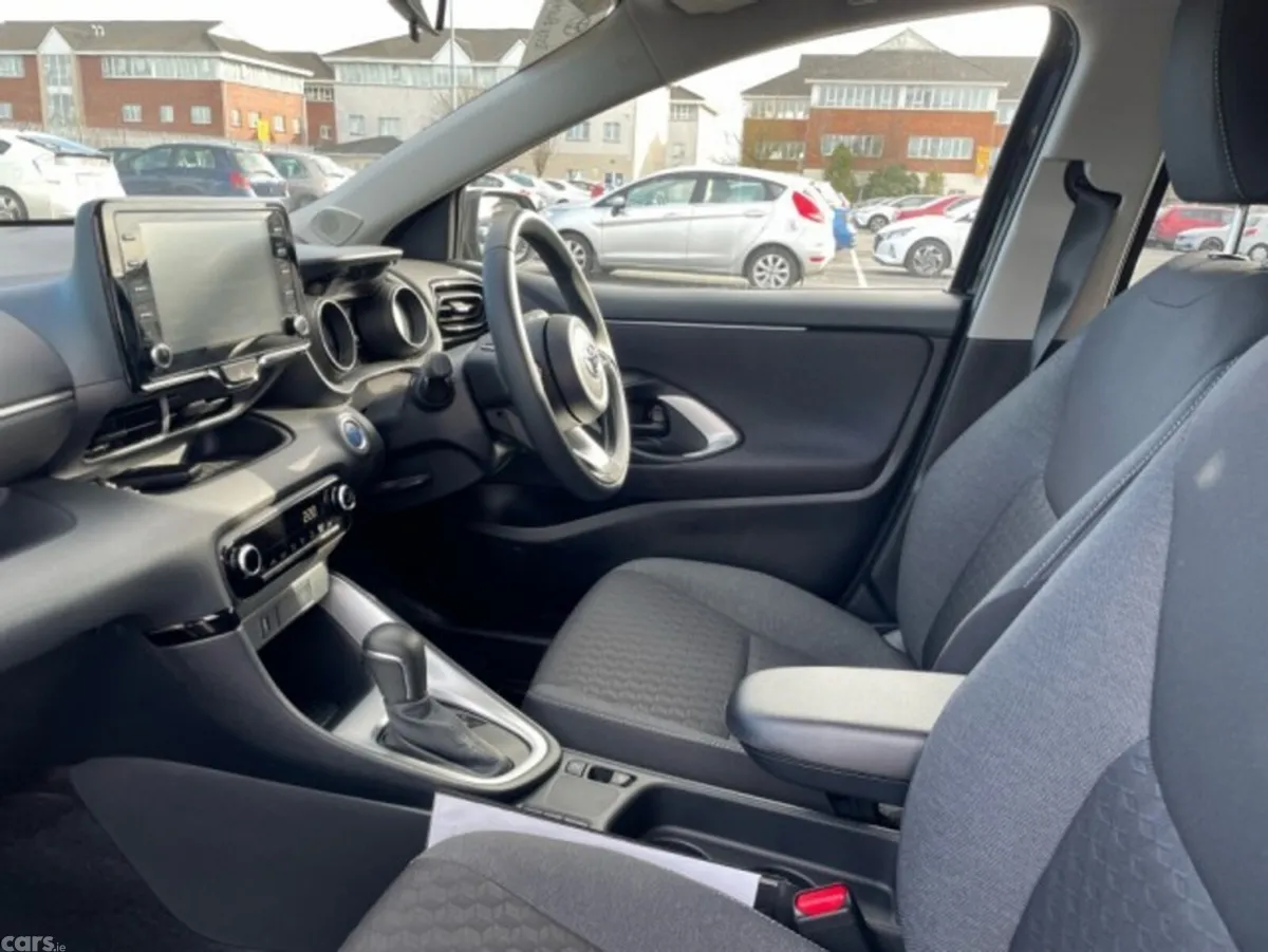 Toyota Yaris Hatchback, Petrol Hybrid, 2023, Black