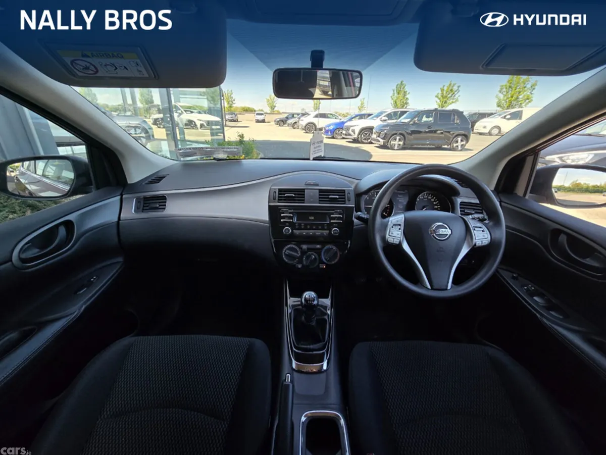 Nissan Pulsar Hatchback, Diesel, 2015, Red