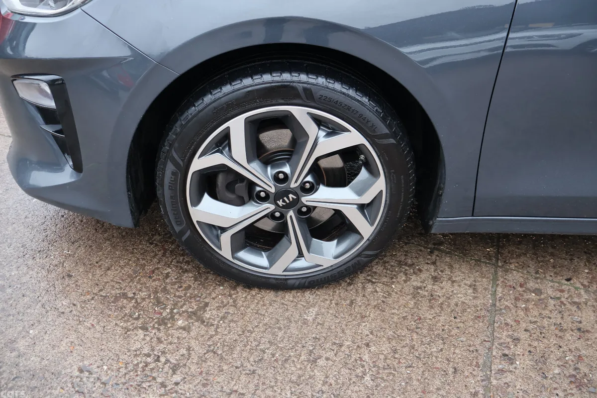 Kia Ceed Hatchback, Diesel, 2019, Grey