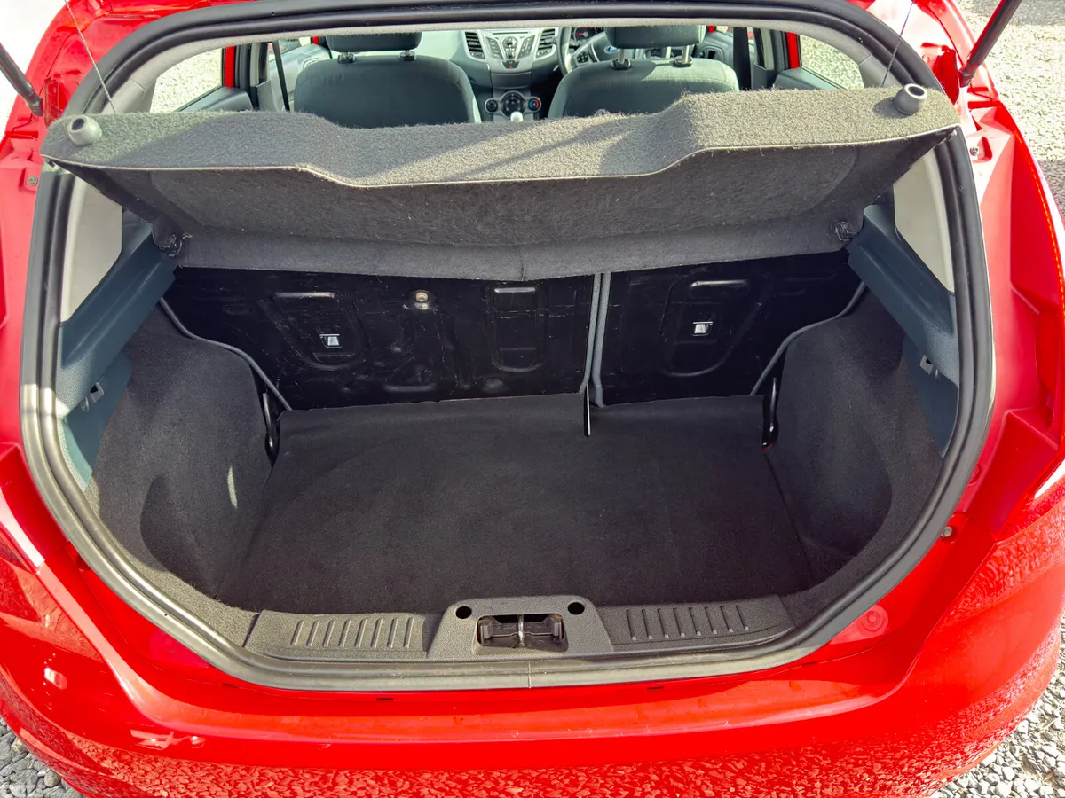 Ford Fiesta Hatchback, Petrol, 2010, Red