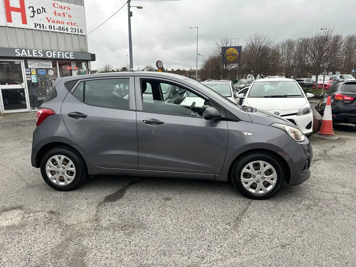 Hyundai i10 Hatchback, Petrol, 2015, Grey