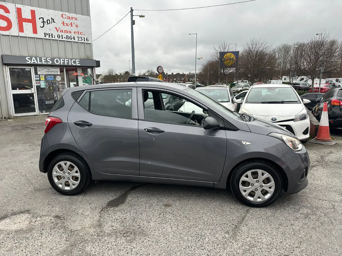 Hyundai i10 Hatchback, Petrol, 2015, Grey
