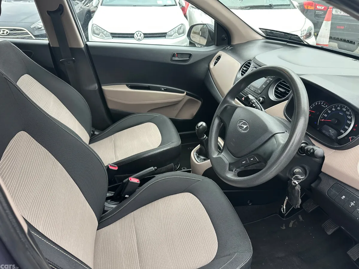 Hyundai i10 Hatchback, Petrol, 2015, Grey