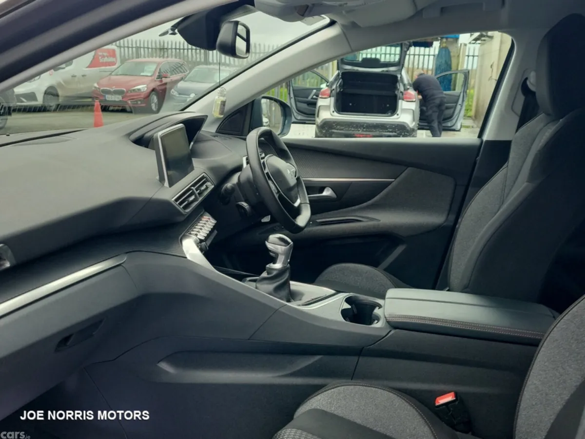 Peugeot 3008 MPV, Petrol, 2021, Grey