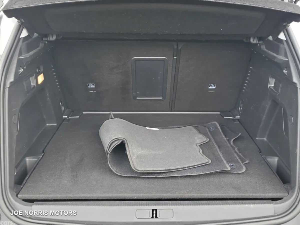 Peugeot 3008 MPV, Petrol, 2021, Grey