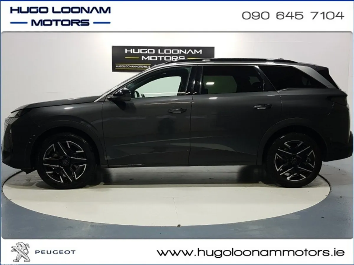 Peugeot 5008 MPV, Petrol, 2025, Grey