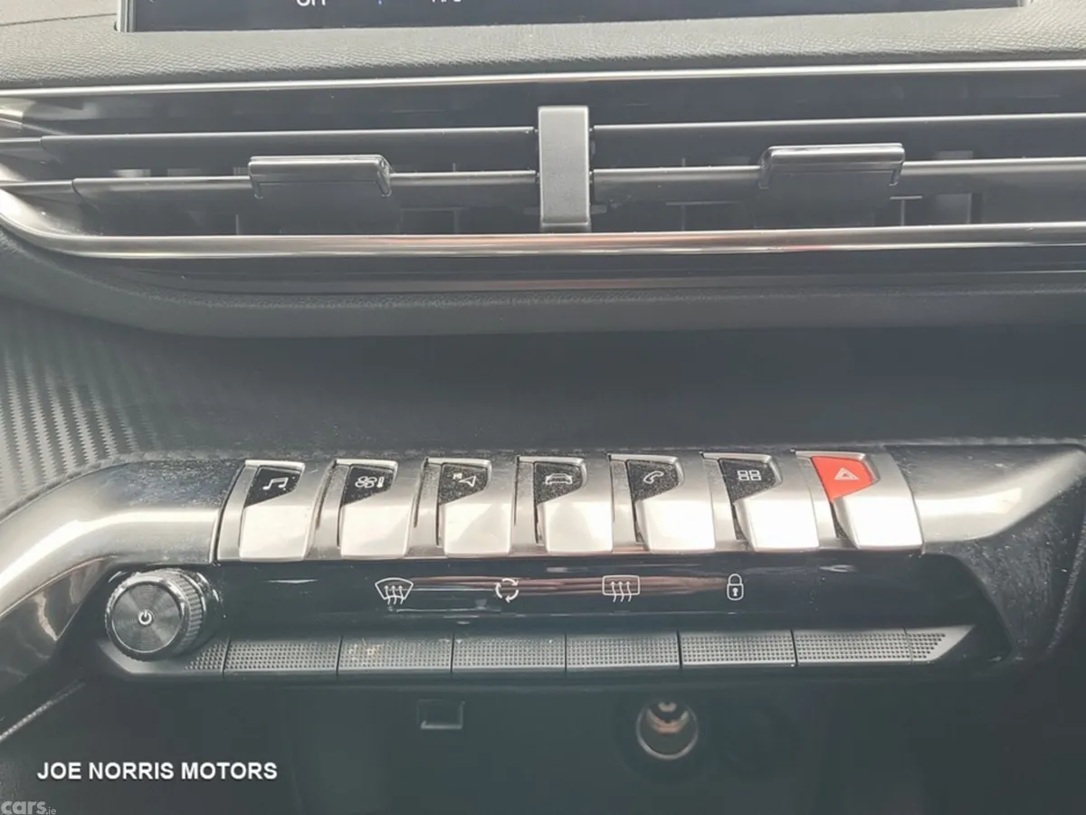 Peugeot 3008 MPV, Petrol, 2021, Grey