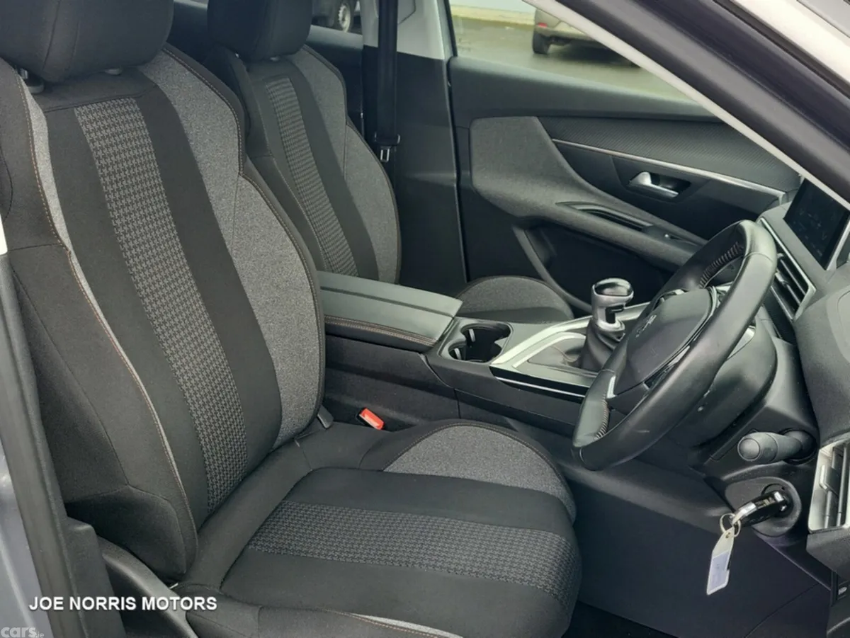 Peugeot 3008 MPV, Petrol, 2021, Grey