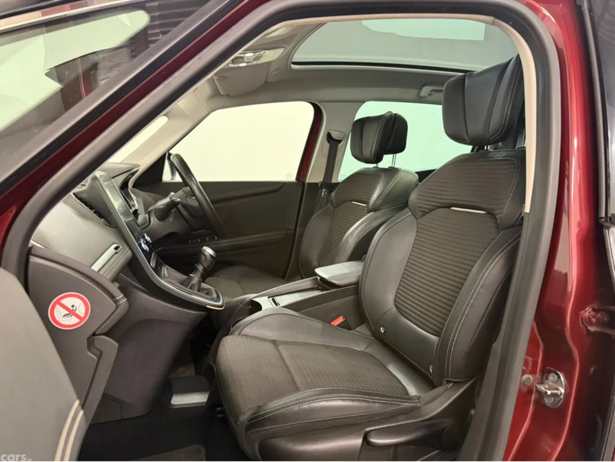Renault Grand Scenic Hatchback, Diesel, 2021, Red