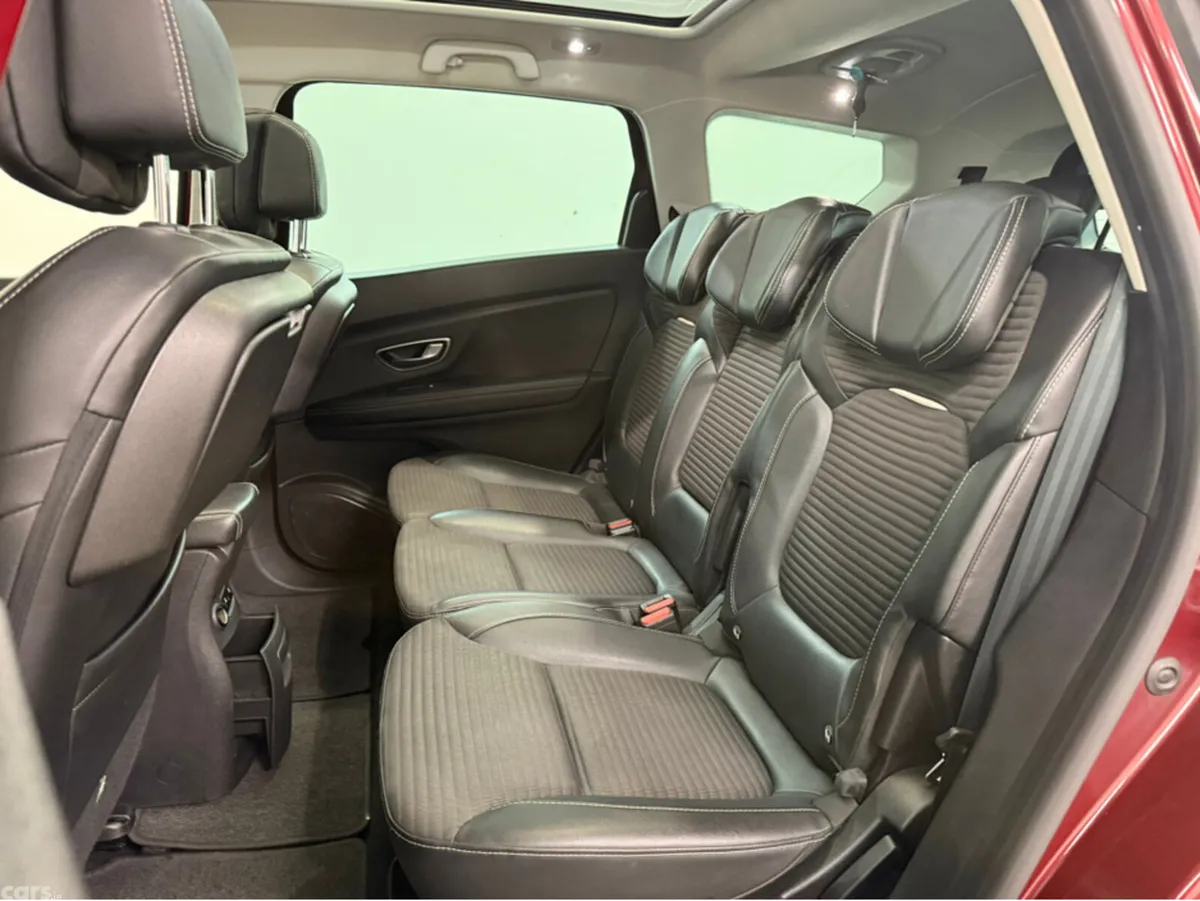 Renault Grand Scenic Hatchback, Diesel, 2021, Red