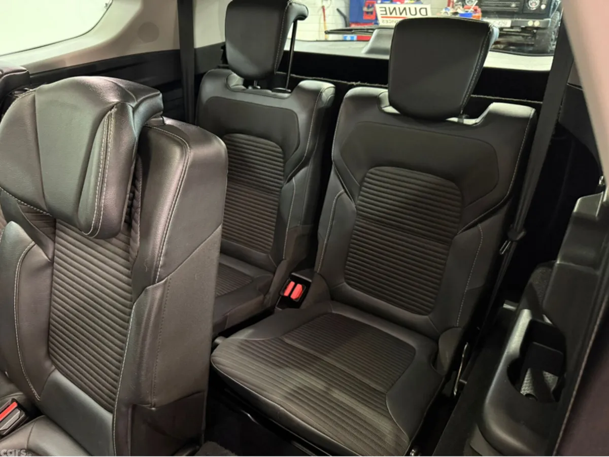Renault Grand Scenic Hatchback, Diesel, 2021, Red
