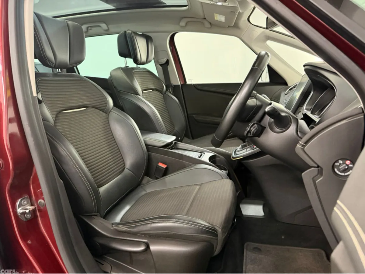 Renault Grand Scenic Hatchback, Diesel, 2021, Red
