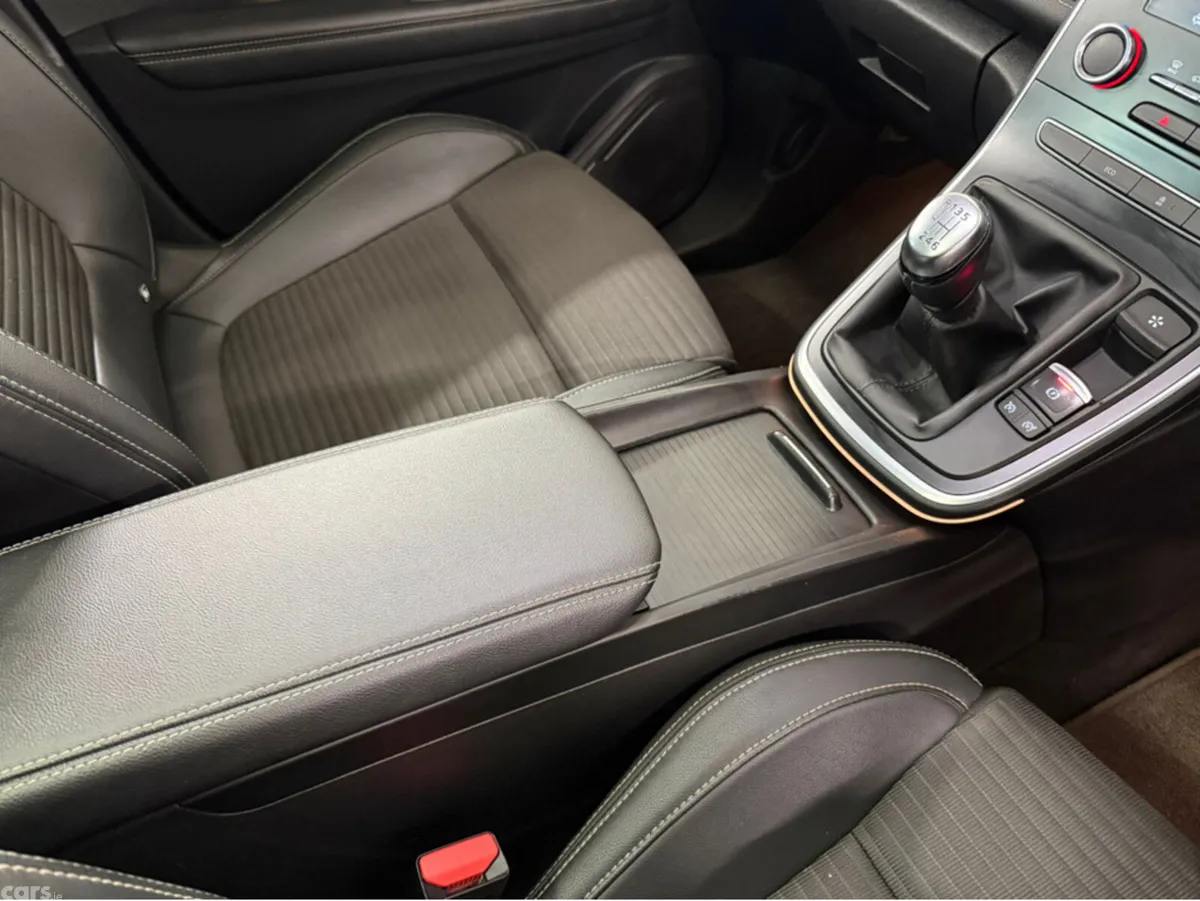 Renault Grand Scenic Hatchback, Diesel, 2021, Red