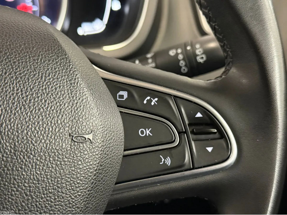 Renault Grand Scenic Hatchback, Diesel, 2021, Red