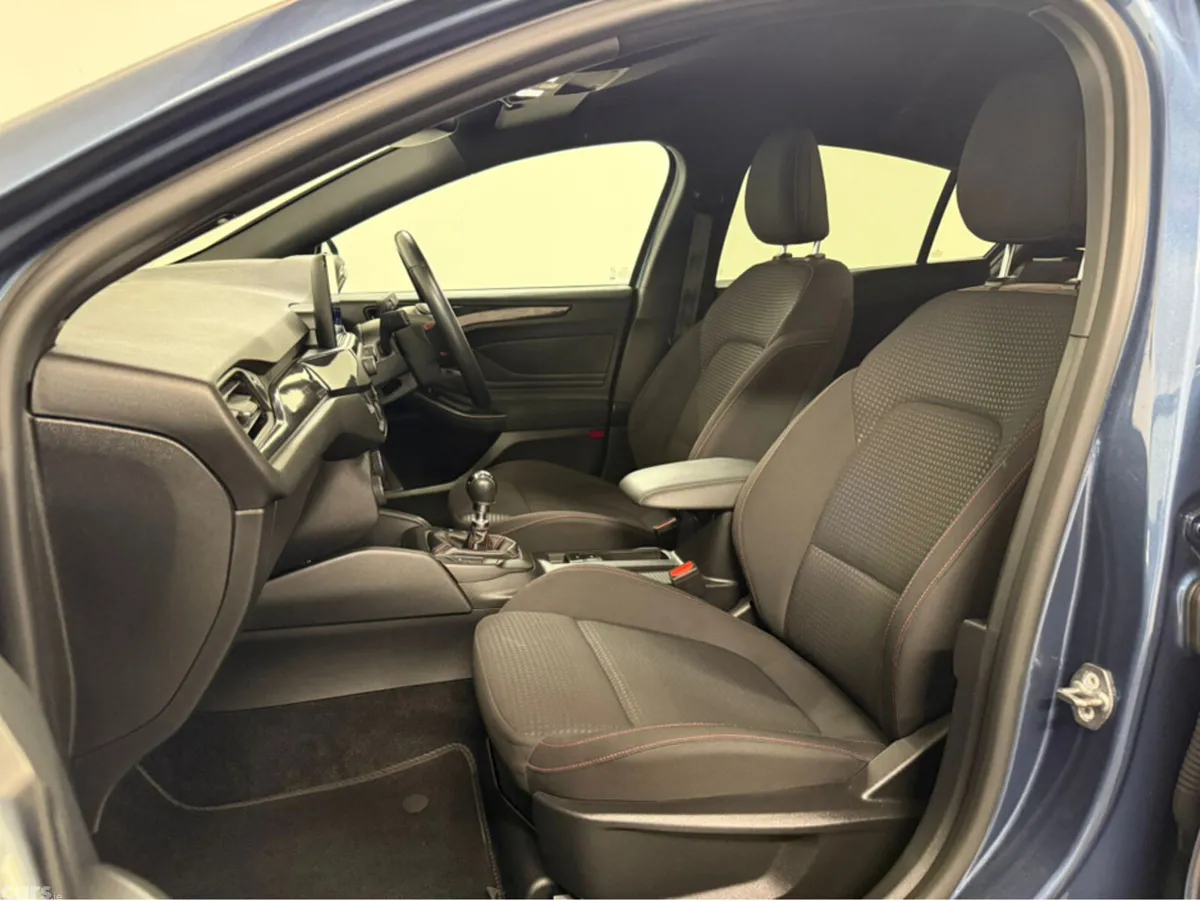 Ford Focus Hatchback, Petrol Hybrid, 2021, Blue