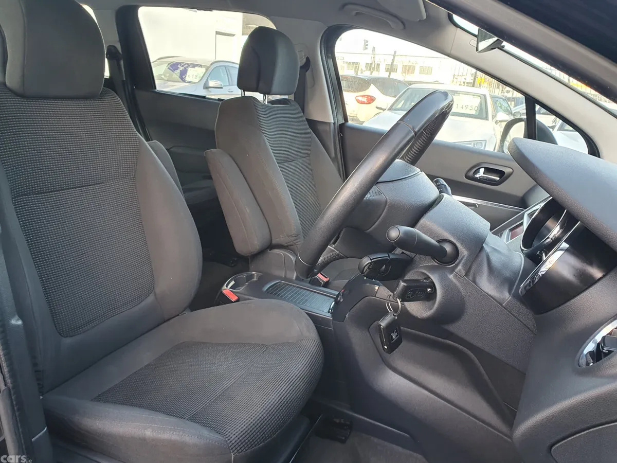 Peugeot 5008 MPV, Diesel, 2013, Black