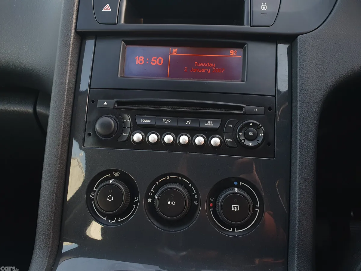 Peugeot 5008 MPV, Diesel, 2013, Black
