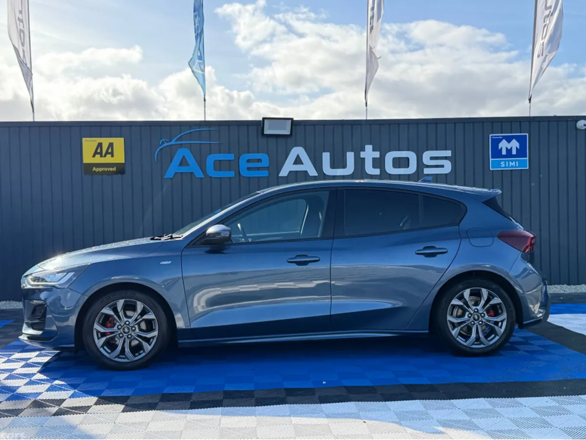 Ford Focus Hatchback, Petrol, 2023, Blue