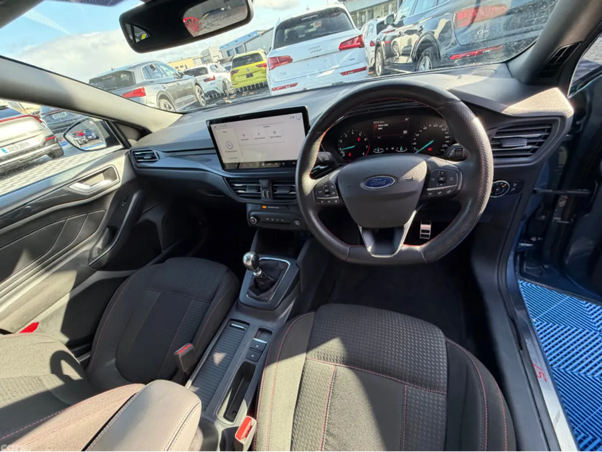 Ford Focus Hatchback, Petrol, 2023, Blue