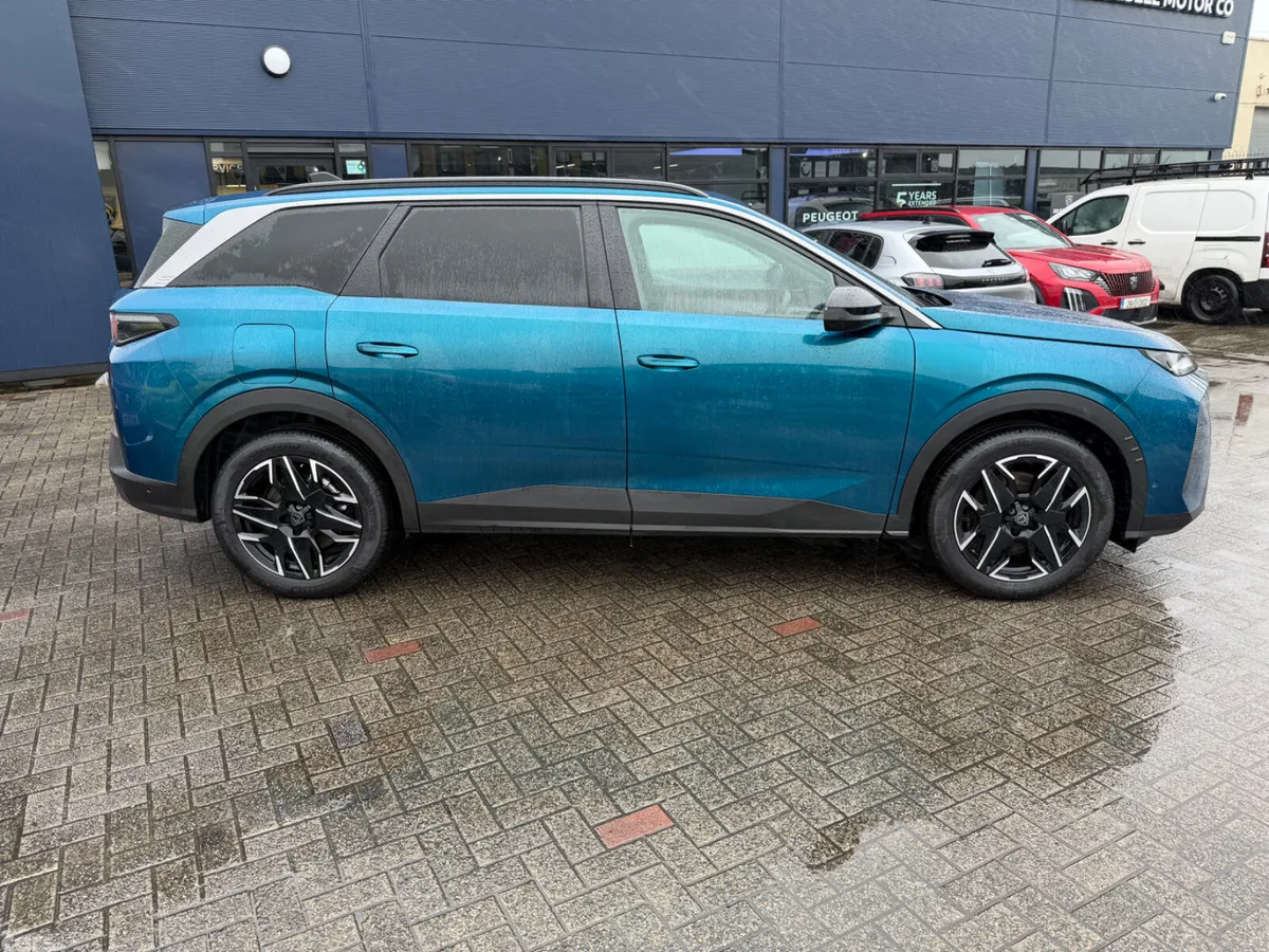 Peugeot 5008 MPV, Petrol, 2025, Blue