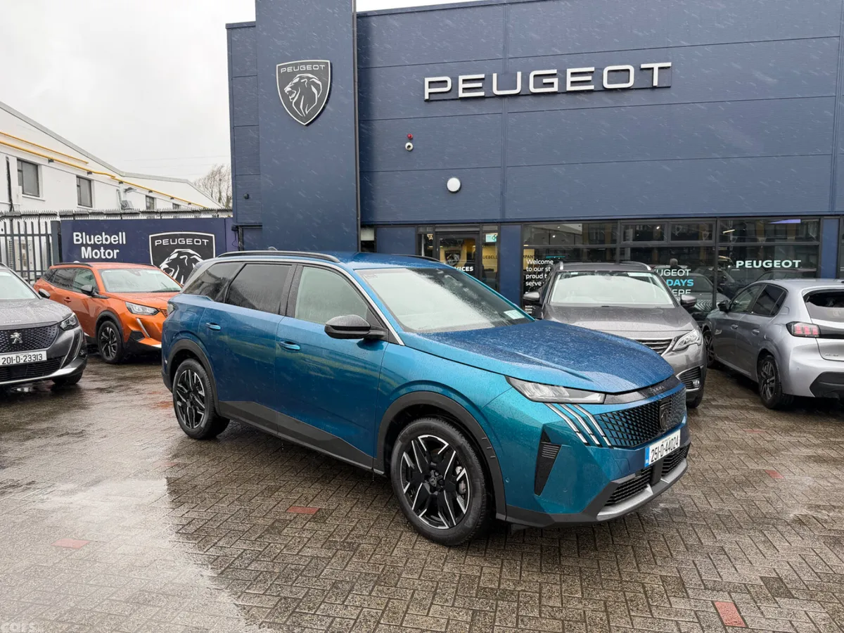 Peugeot 5008 MPV, Petrol, 2025, Blue