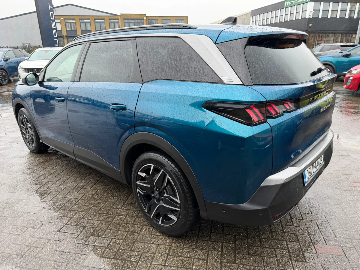Peugeot 5008 MPV, Petrol, 2025, Blue