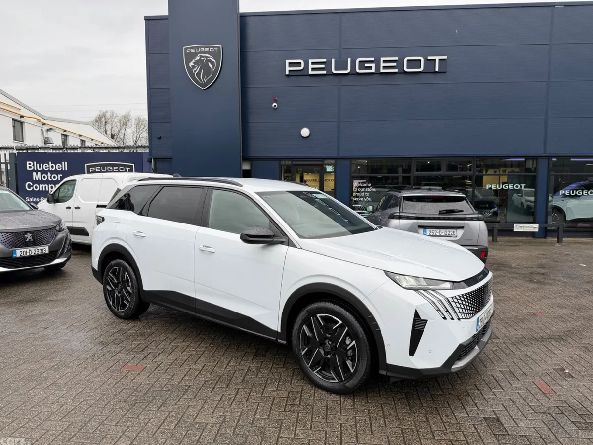 Peugeot 5008 MPV, Petrol, 2025, White