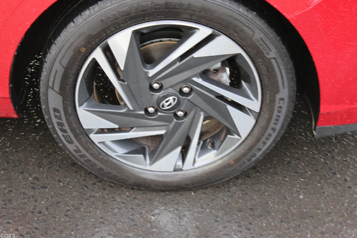 Hyundai i20 Hatchback, Petrol, 2021, Red