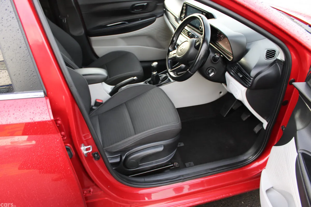 Hyundai i20 Hatchback, Petrol, 2021, Red